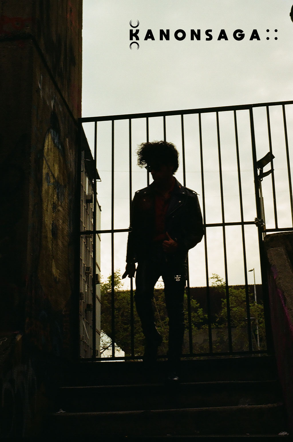 Kanonsaga captura la nostalgia y melancolía en su nuevo videoclip “Se pierden en el mar”