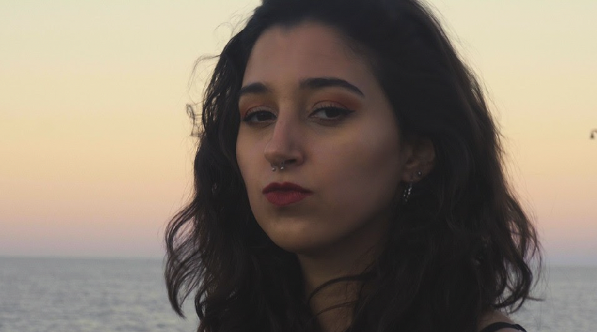 Roxana Acha lanza “Cantar” su primer videoclip